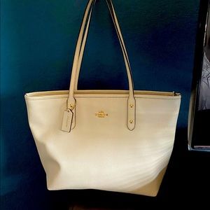 Beautiful Coach shoulder bag